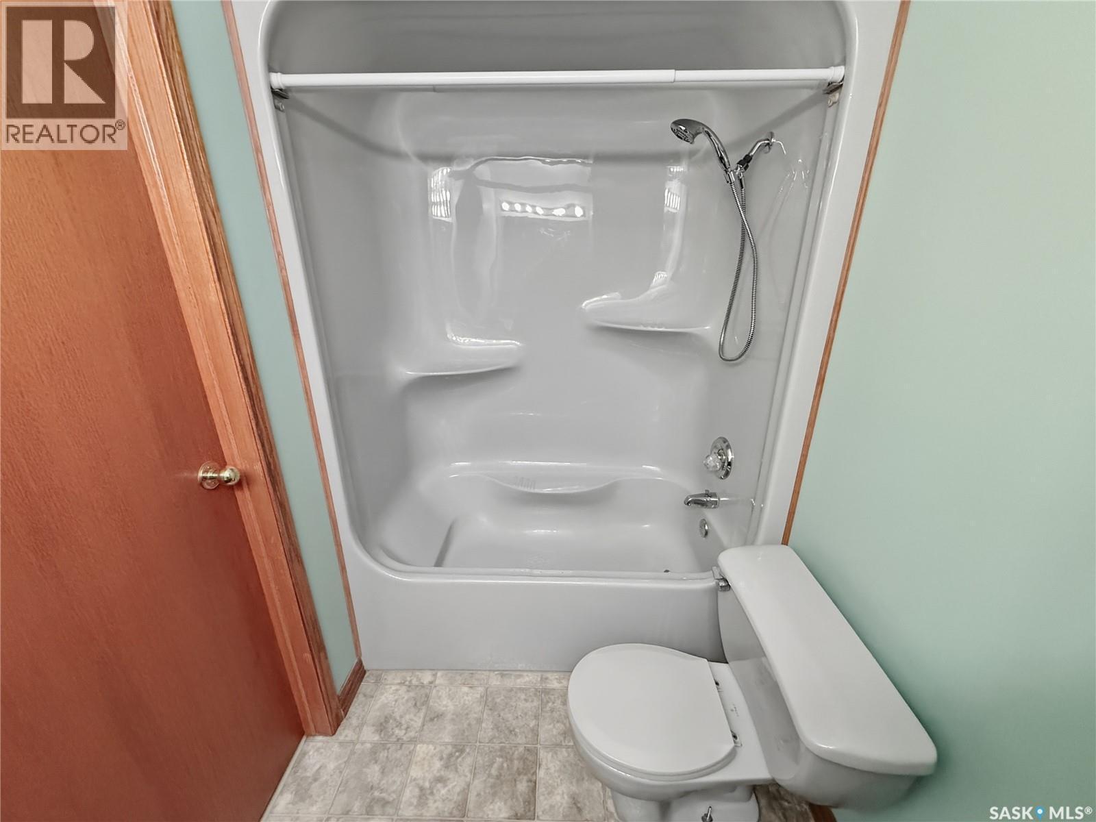 406 Curry Crescent, Swift Current, SK - Indoor Photo Showing Bathroom