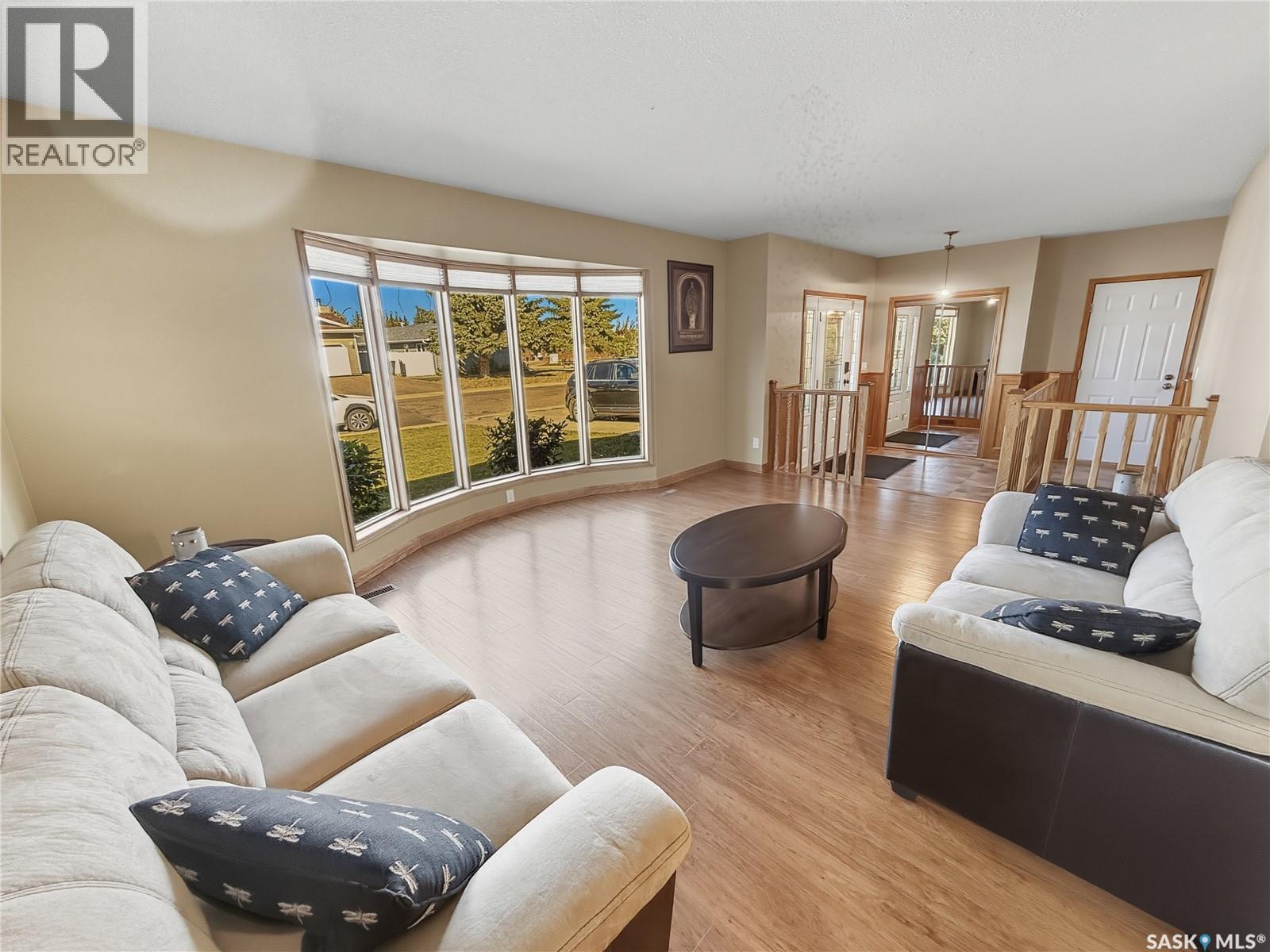 406 Curry Crescent, Swift Current, SK - Indoor Photo Showing Living Room