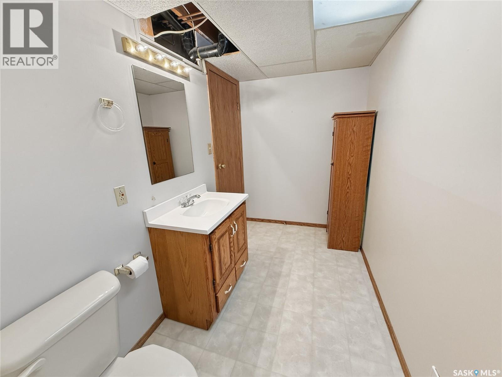 406 Curry Crescent, Swift Current, SK - Indoor Photo Showing Bathroom