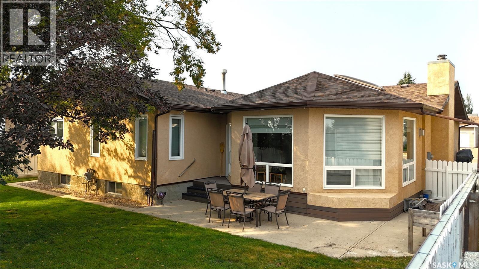 406 Curry Crescent, Swift Current, SK - Outdoor