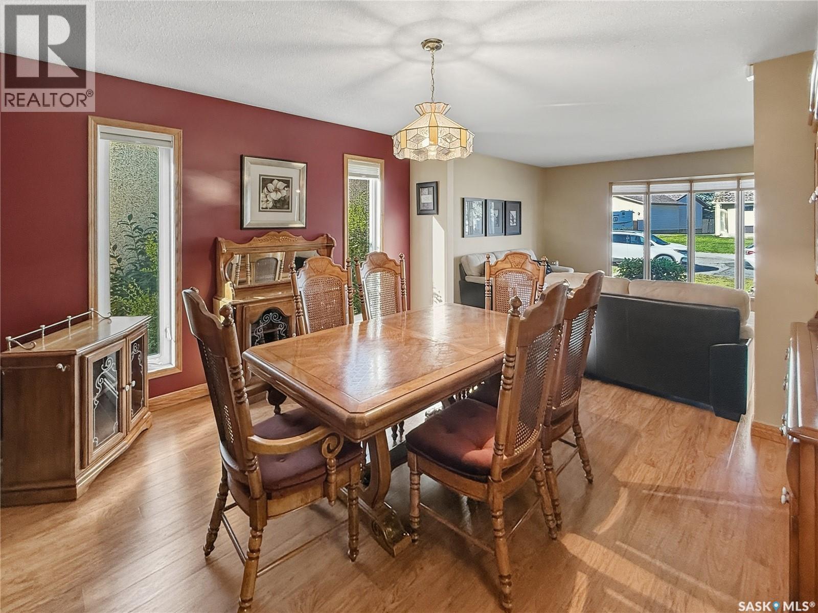 406 Curry Crescent, Swift Current, SK - Indoor Photo Showing Dining Room