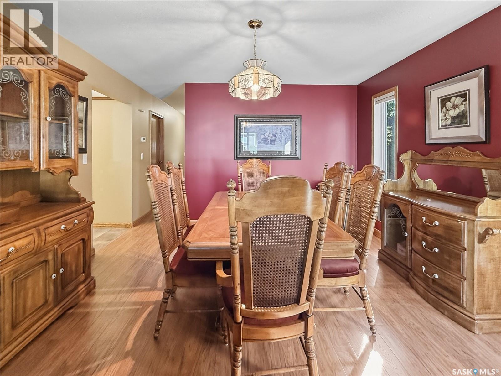 406 Curry Crescent, Swift Current, SK - Indoor Photo Showing Dining Room