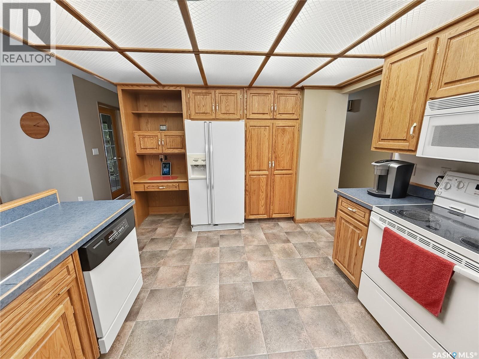 406 Curry Crescent, Swift Current, SK - Indoor Photo Showing Kitchen