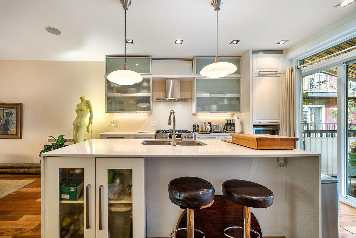 Kitchen - 3284 Rue De Rouen, Montréal (Mercier/Hochelaga-Maisonneuve), QC - Indoor Photo Showing Kitchen With Double Sink With Upgraded Kitchen