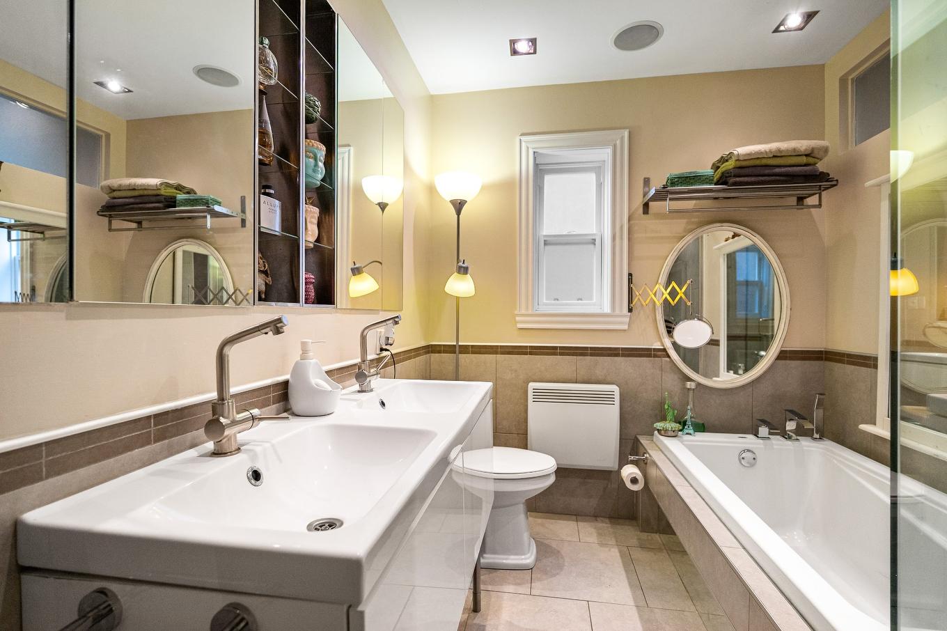 Bathroom - 3284 Rue De Rouen, Montréal (Mercier/Hochelaga-Maisonneuve), QC - Indoor Photo Showing Bathroom