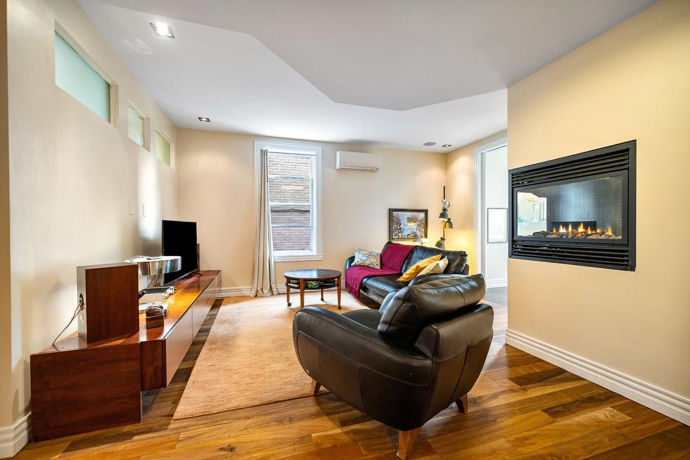 Living room - 3284 Rue De Rouen, Montréal (Mercier/Hochelaga-Maisonneuve), QC - Indoor Photo Showing Living Room