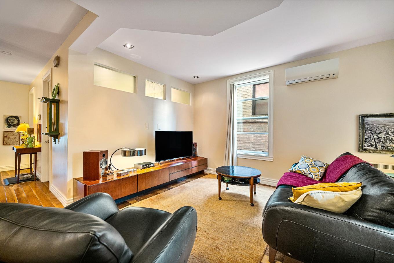 Living room - 3284 Rue De Rouen, Montréal (Mercier/Hochelaga-Maisonneuve), QC - Indoor Photo Showing Living Room