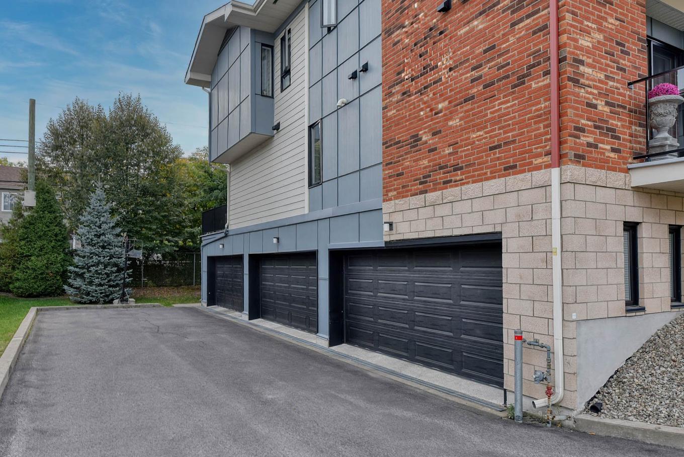 Garage - 104-14546 Rue Bernard-Geoffrion, Montréal (Rivière-Des-Prairies/Pointe-Aux-Trembles), QC - Outdoor With Exterior