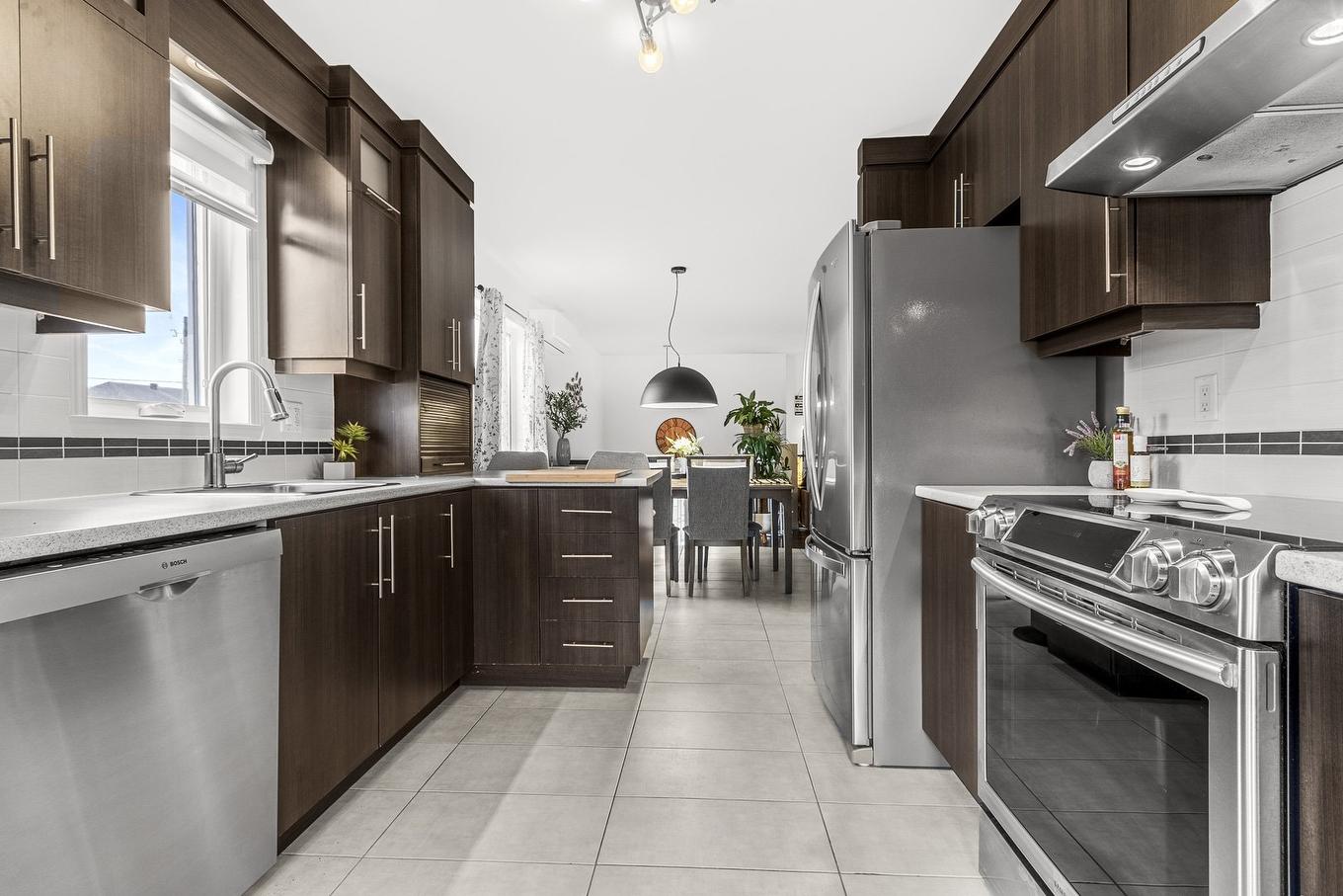 Cuisine - 29 Rue Des Grands-Bois, Lévis (Les Chutes-De-La-Chaudière-Est), QC - Indoor Photo Showing Kitchen With Upgraded Kitchen