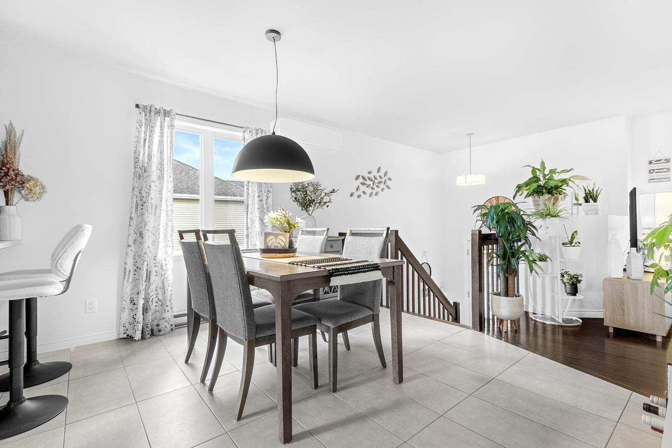 Salle à manger - 29 Rue Des Grands-Bois, Lévis (Les Chutes-De-La-Chaudière-Est), QC - Indoor Photo Showing Dining Room