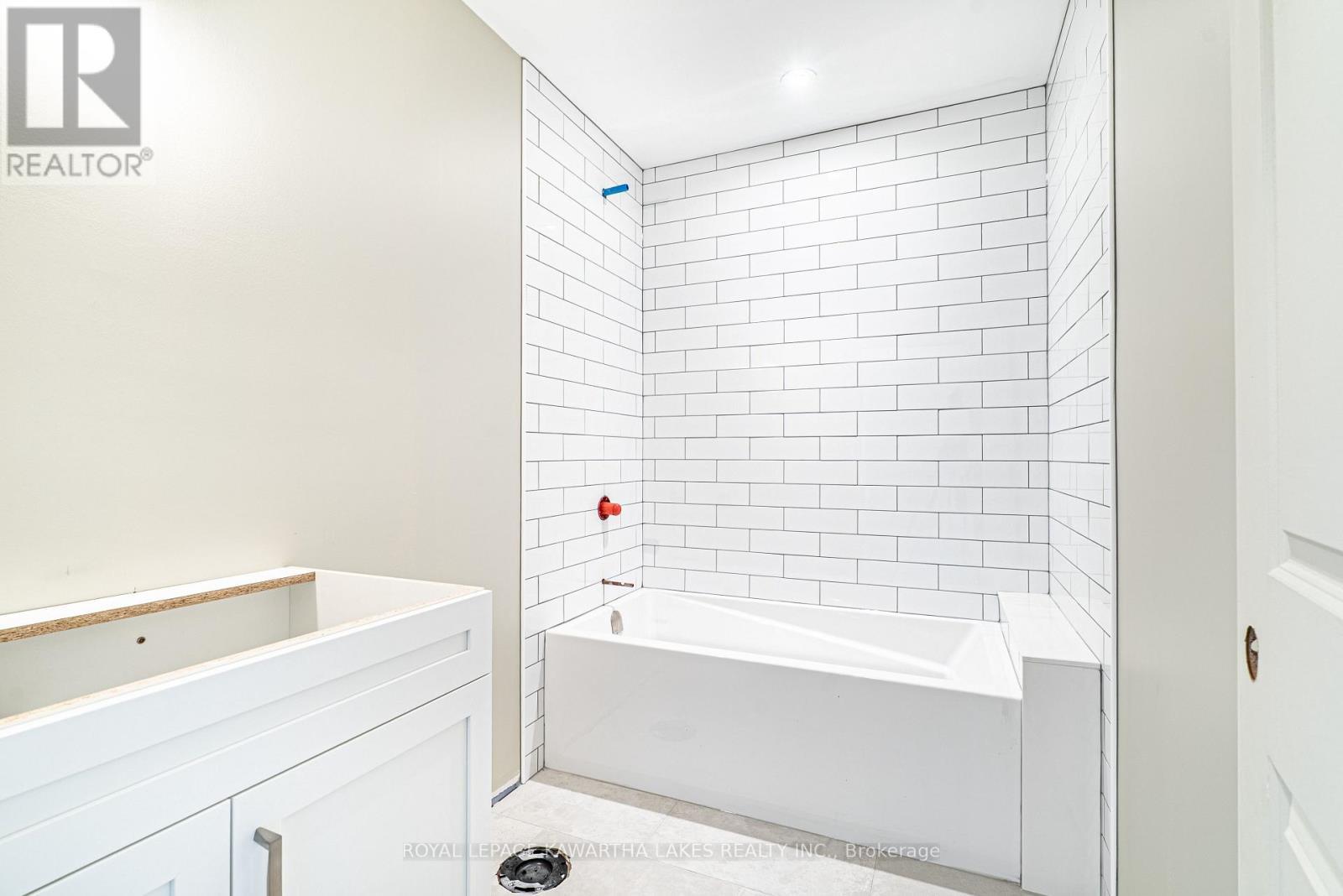 6 Patrick Street, Kawartha Lakes (Kirkfield), ON - Indoor Photo Showing Bathroom