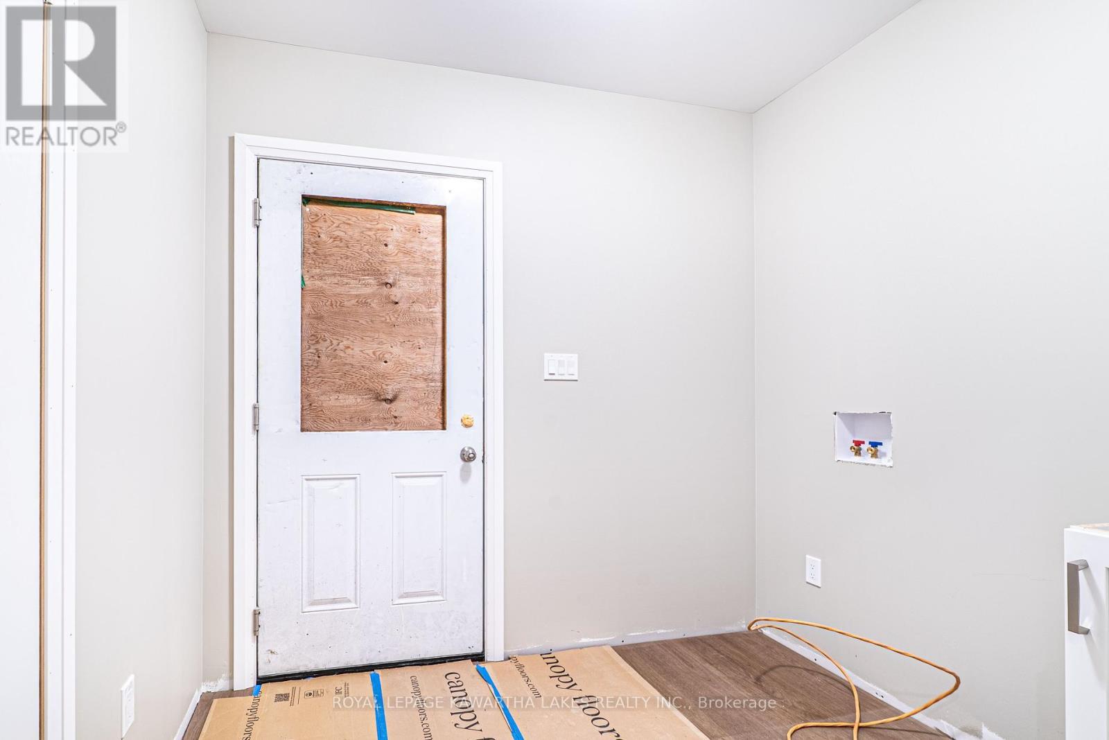 6 Patrick Street, Kawartha Lakes (Kirkfield), ON - Indoor Photo Showing Other Room