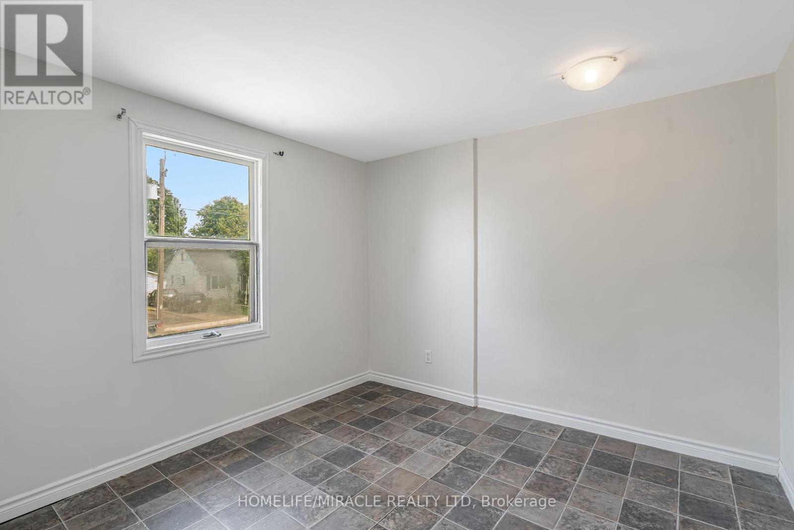 237 St. Julien Street, London East, ON - Indoor Photo Showing Other Room