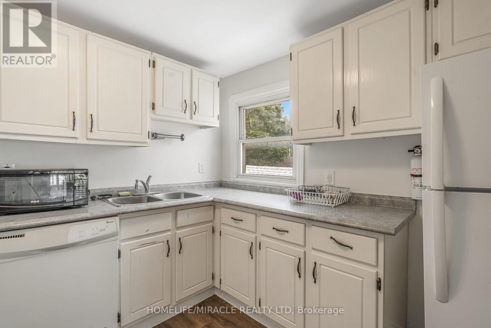 237 St. Julien Street, London East, ON - Indoor Photo Showing Kitchen With Double Sink