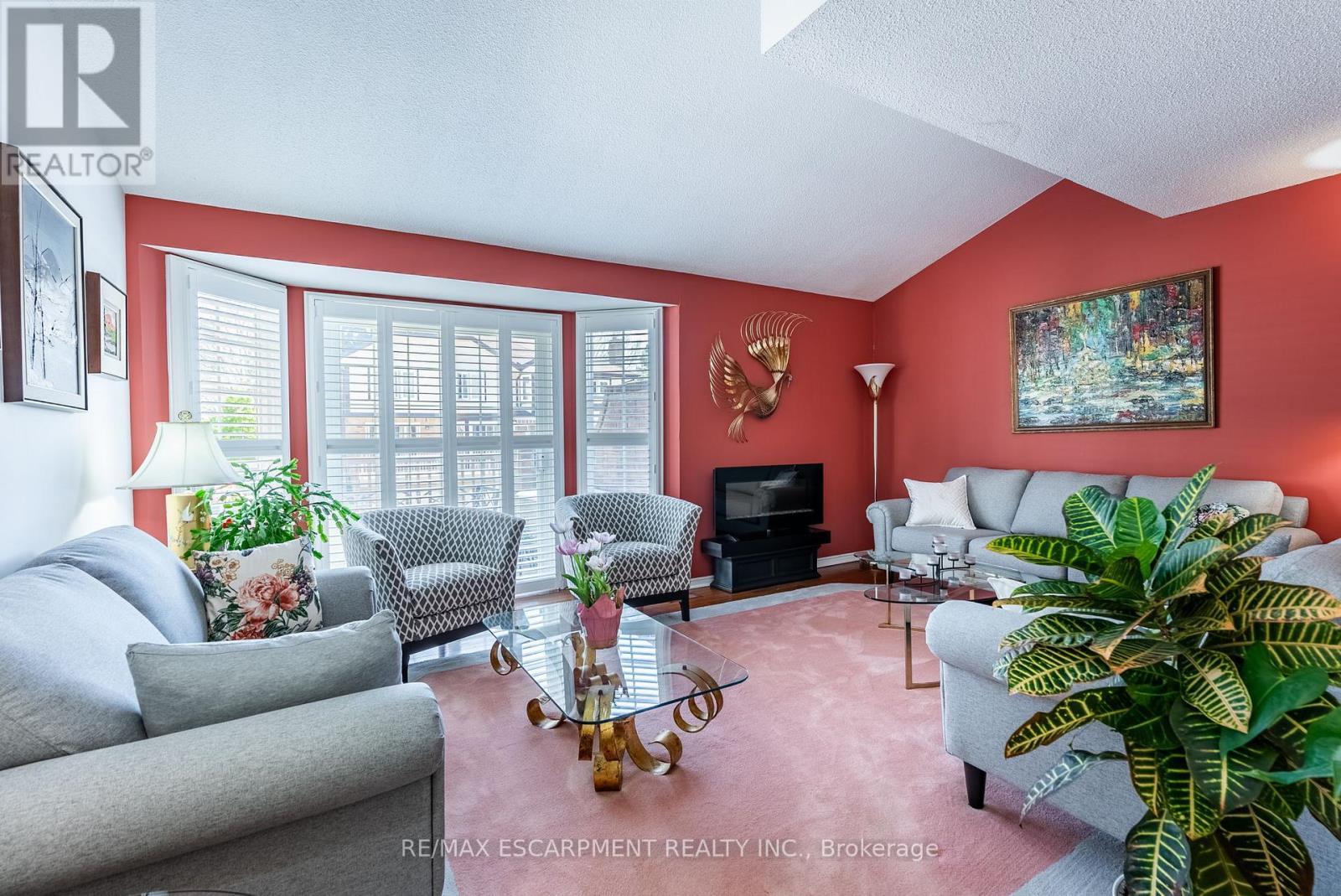 6 - 1508 Upper Middle Road, Burlington, ON - Indoor Photo Showing Living Room With Fireplace