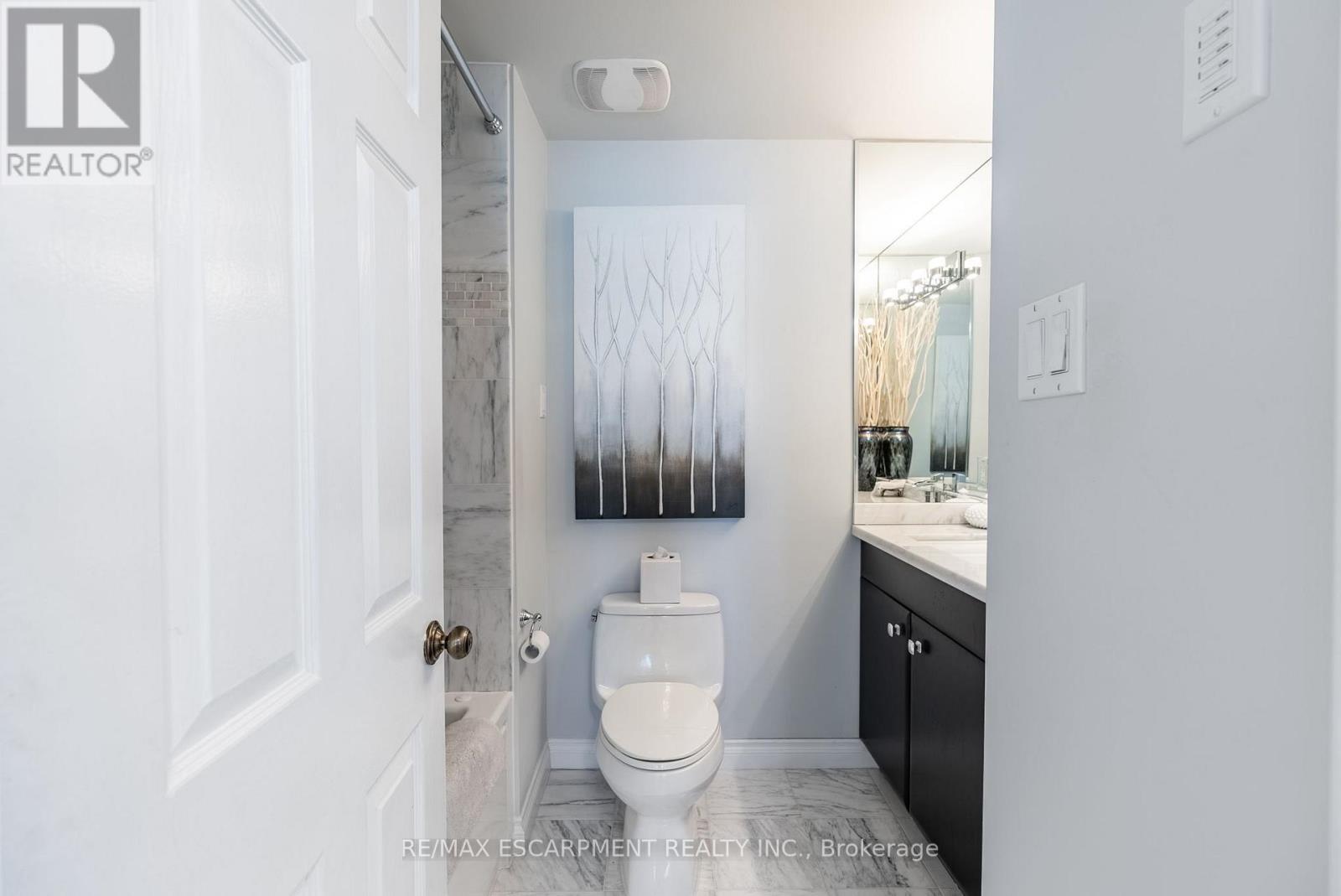 6 - 1508 Upper Middle Road, Burlington, ON - Indoor Photo Showing Bathroom