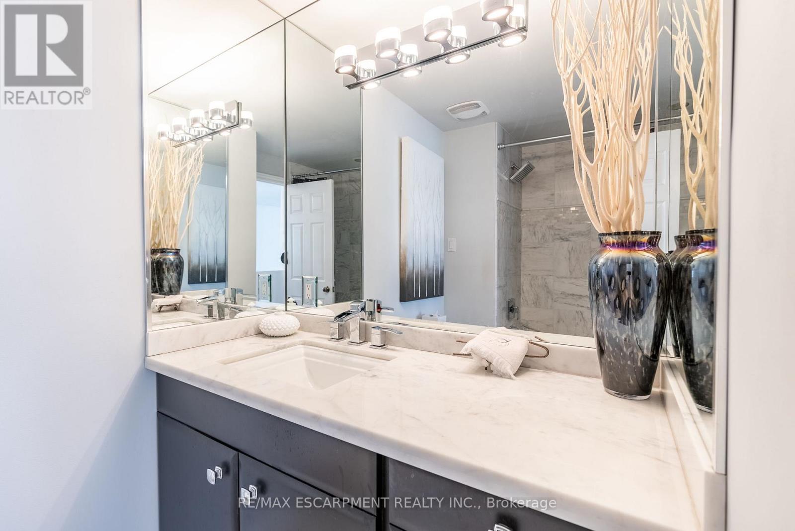 6 - 1508 Upper Middle Road, Burlington, ON - Indoor Photo Showing Bathroom