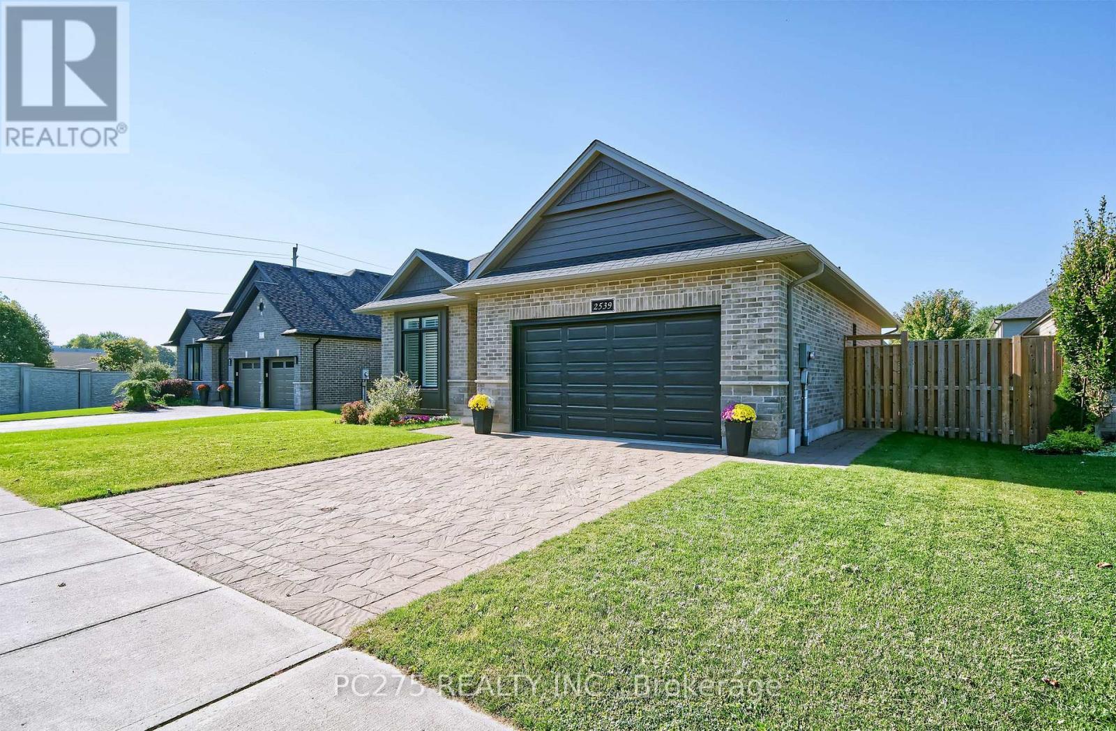 2539 Bond Street, Strathroy-Caradoc (Mount Brydges), ON - Outdoor