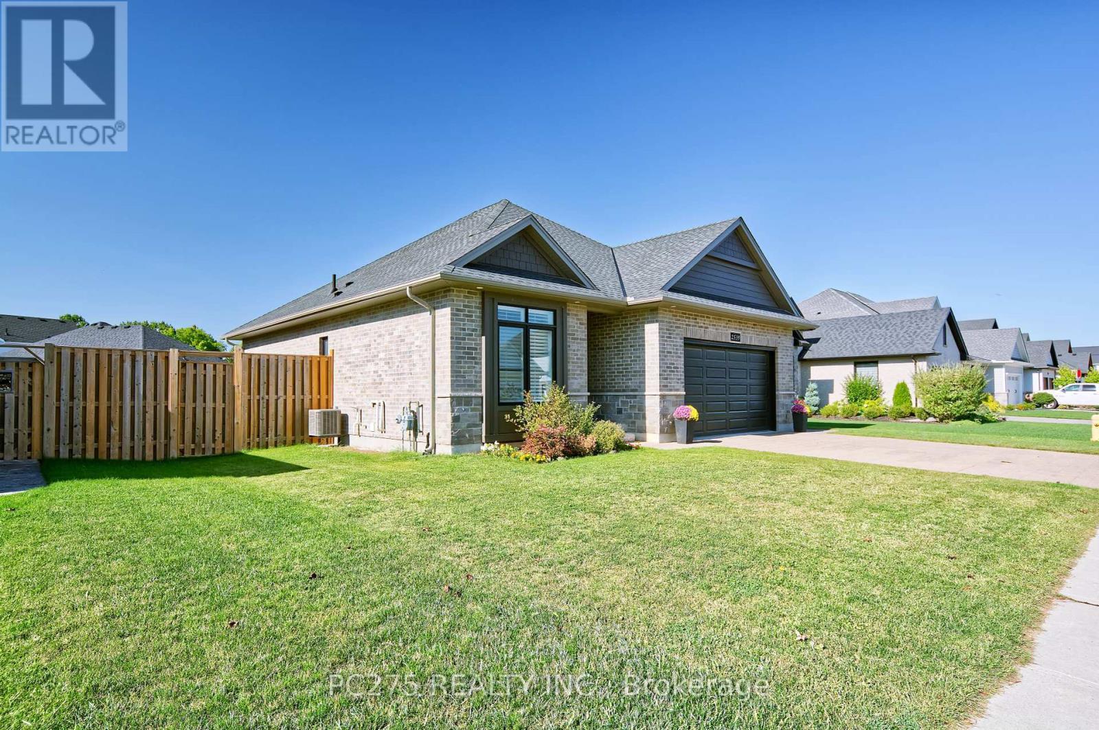 2539 Bond Street, Strathroy-Caradoc (Mount Brydges), ON - Outdoor