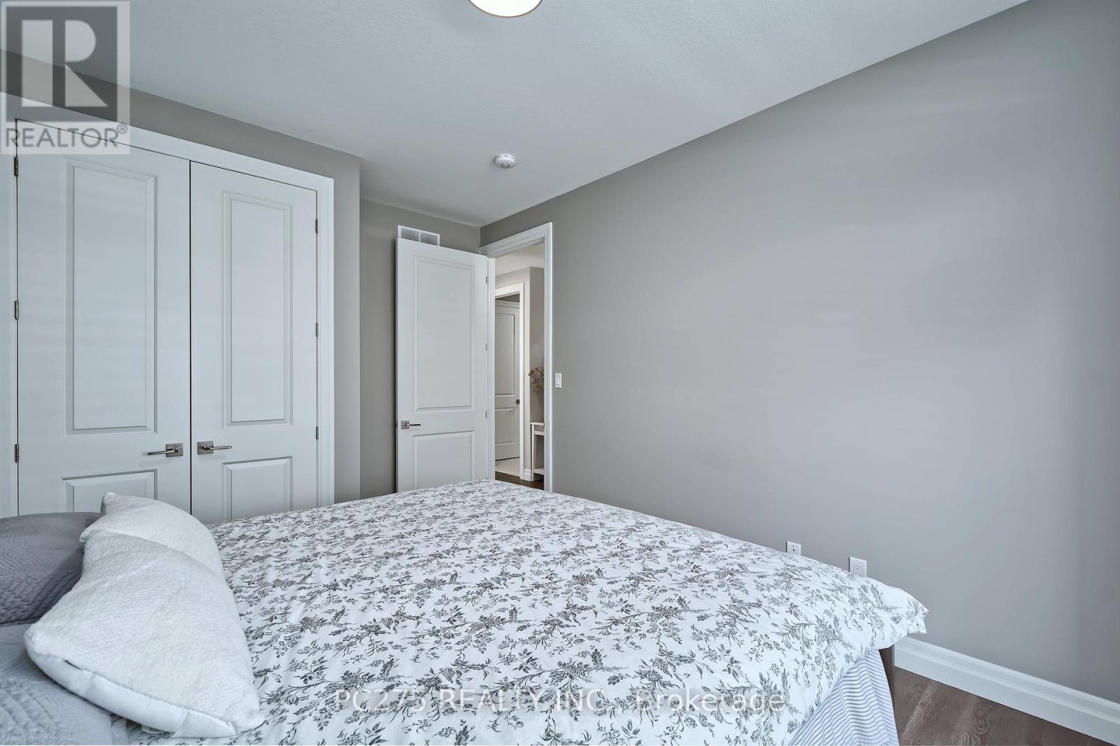 2539 Bond Street, Strathroy-Caradoc (Mount Brydges), ON - Indoor Photo Showing Bedroom