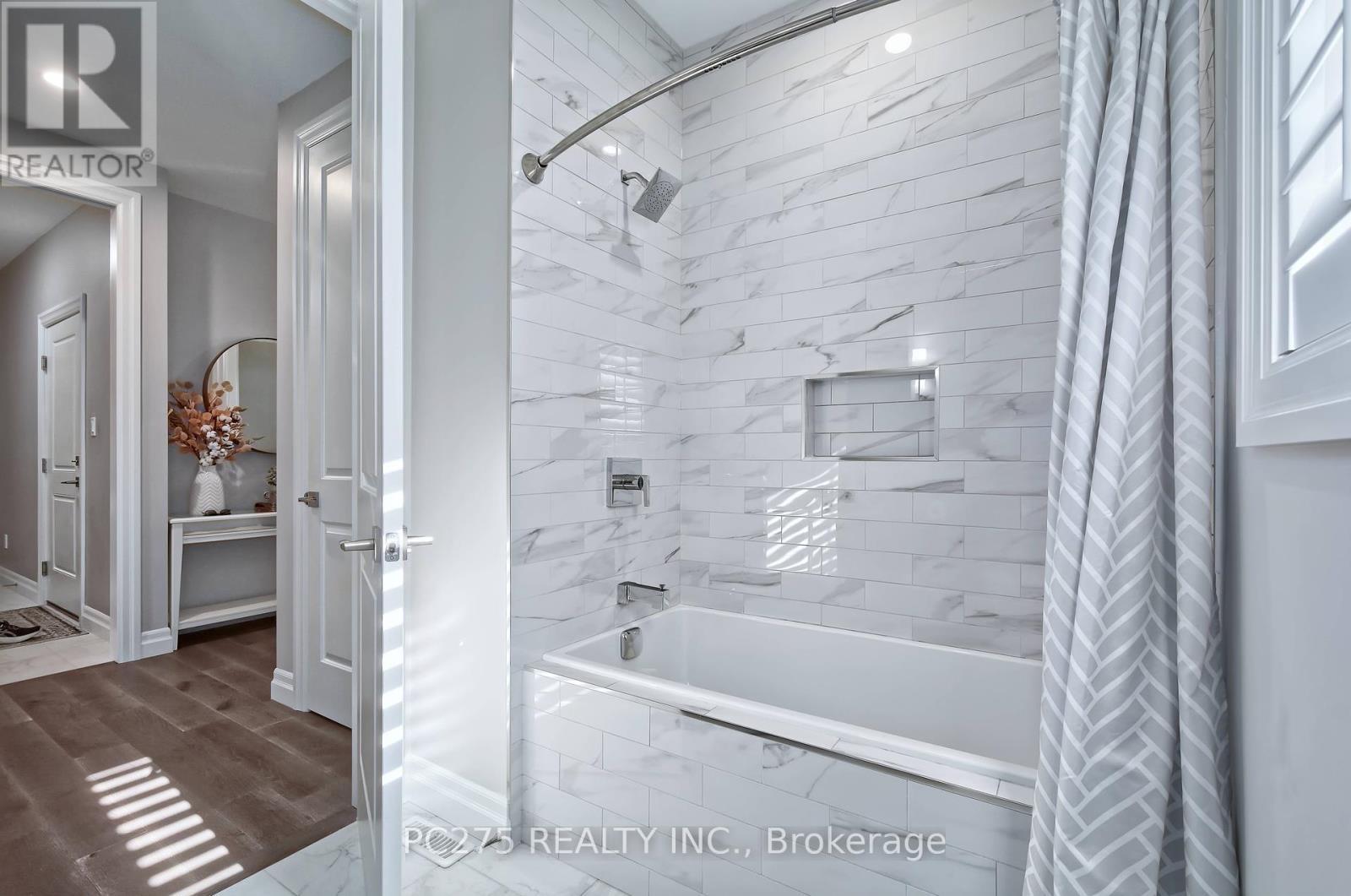 2539 Bond Street, Strathroy-Caradoc (Mount Brydges), ON - Indoor Photo Showing Bathroom