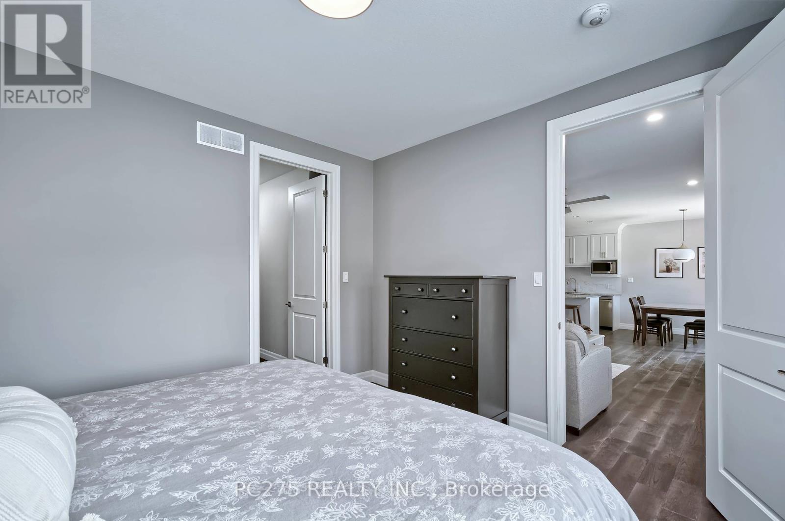 2539 Bond Street, Strathroy-Caradoc (Mount Brydges), ON - Indoor Photo Showing Bedroom