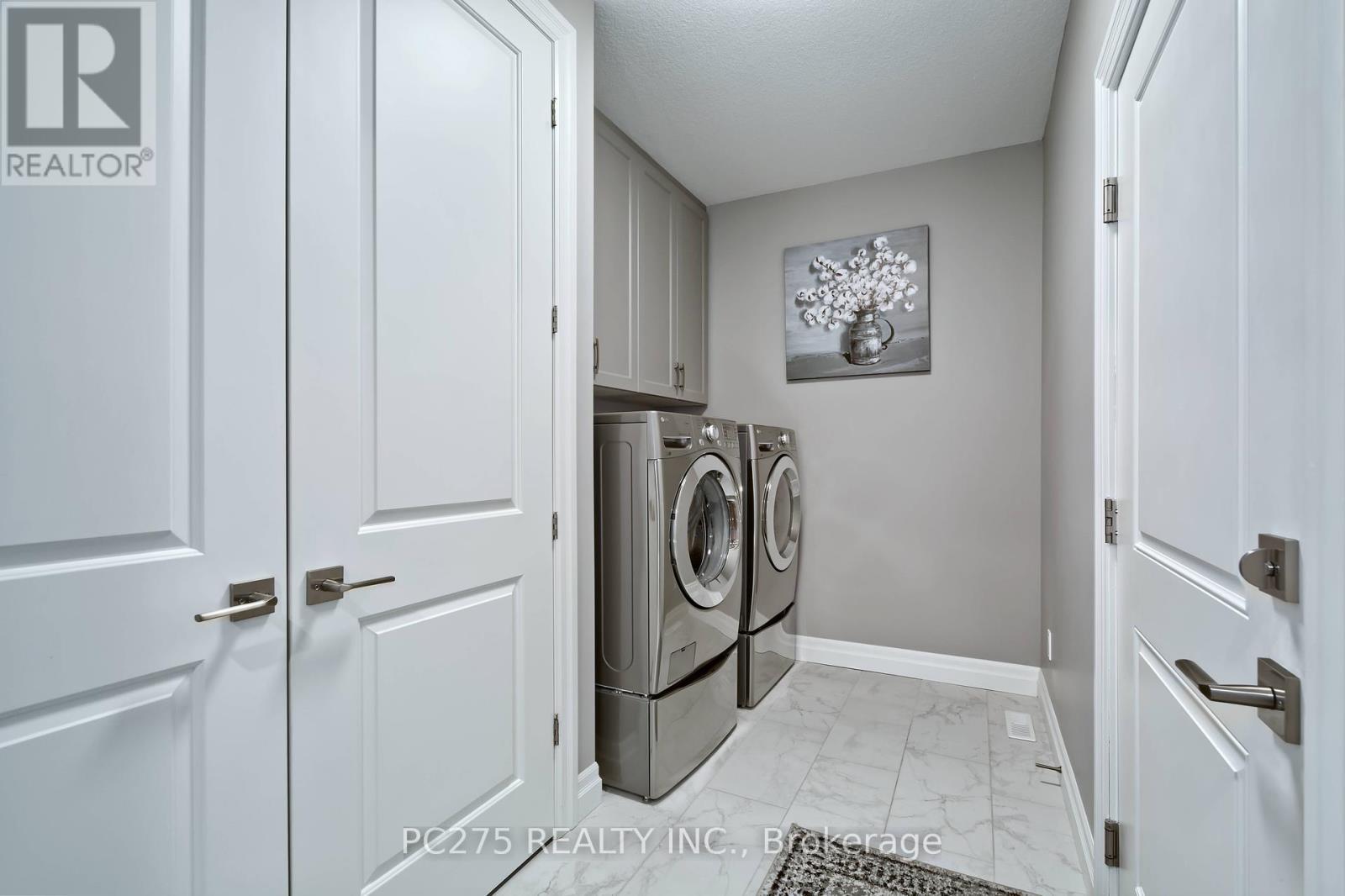 2539 Bond Street, Strathroy-Caradoc (Mount Brydges), ON - Indoor Photo Showing Laundry Room