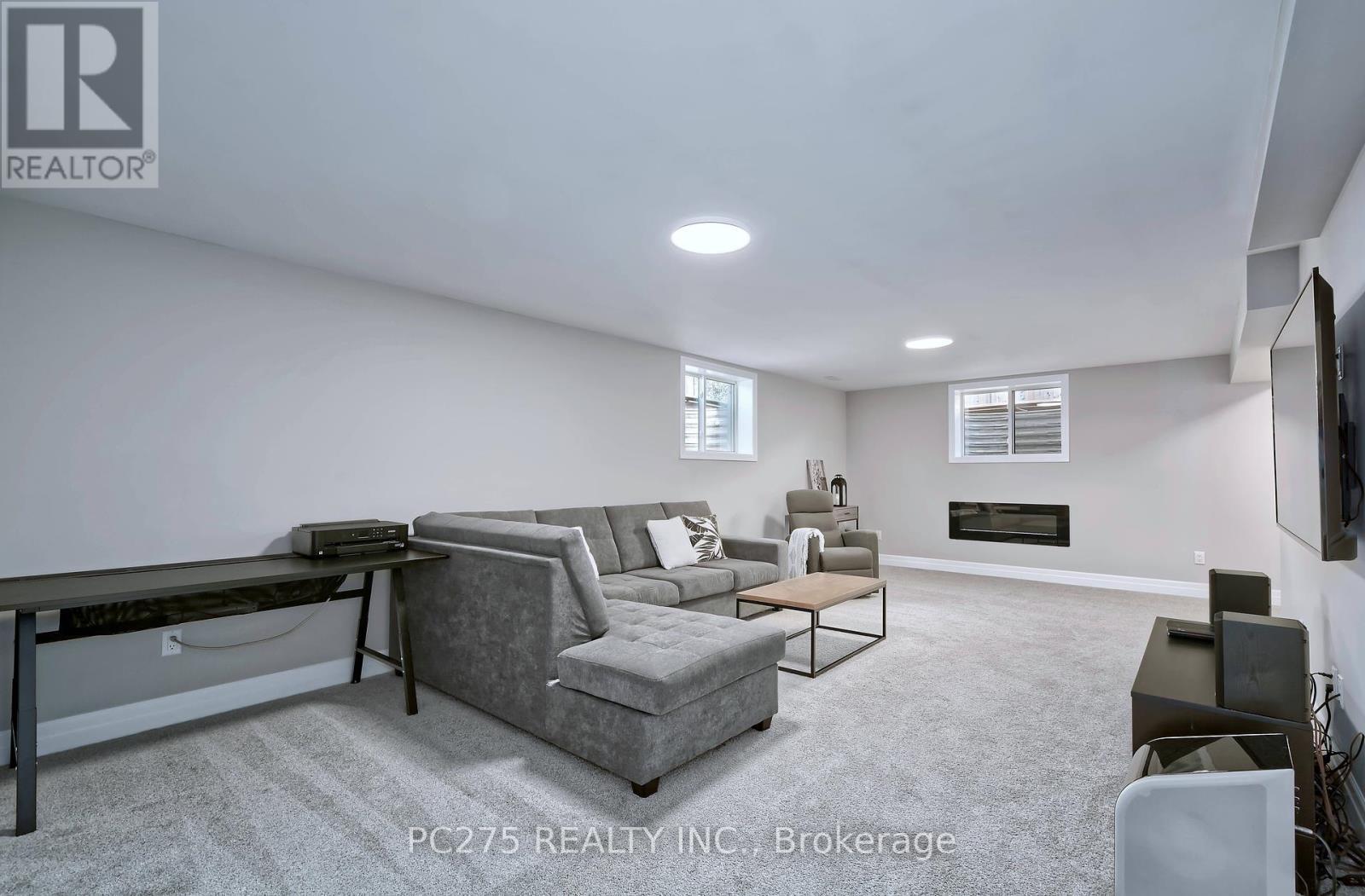 2539 Bond Street, Strathroy-Caradoc (Mount Brydges), ON - Indoor