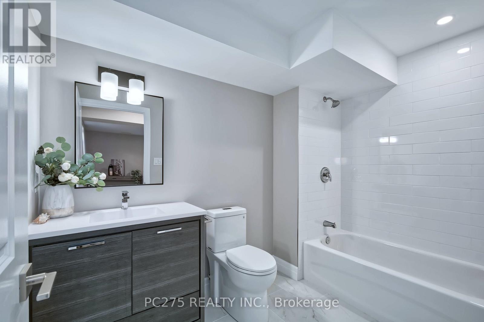 2539 Bond Street, Strathroy-Caradoc (Mount Brydges), ON - Indoor Photo Showing Bathroom