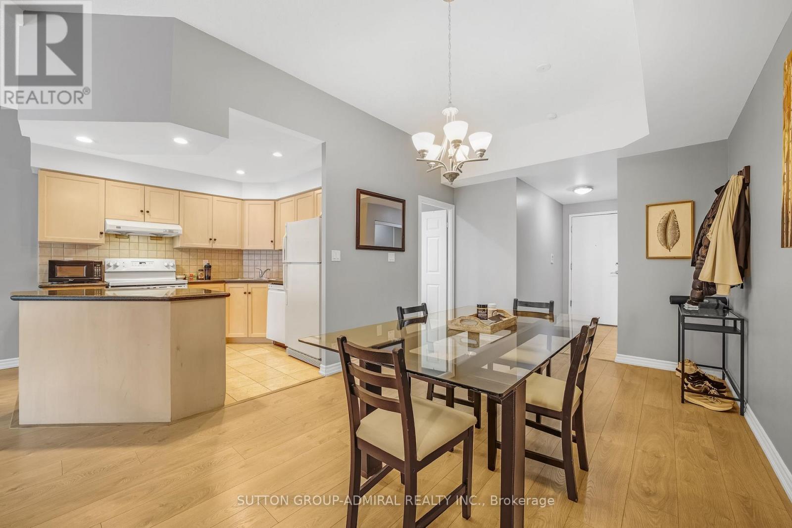 812 - 168 Simcoe Street, Toronto, ON - Indoor