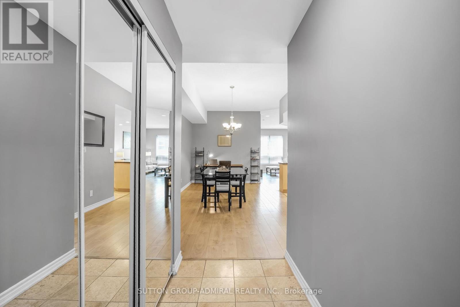 812 - 168 Simcoe Street, Toronto, ON - Indoor