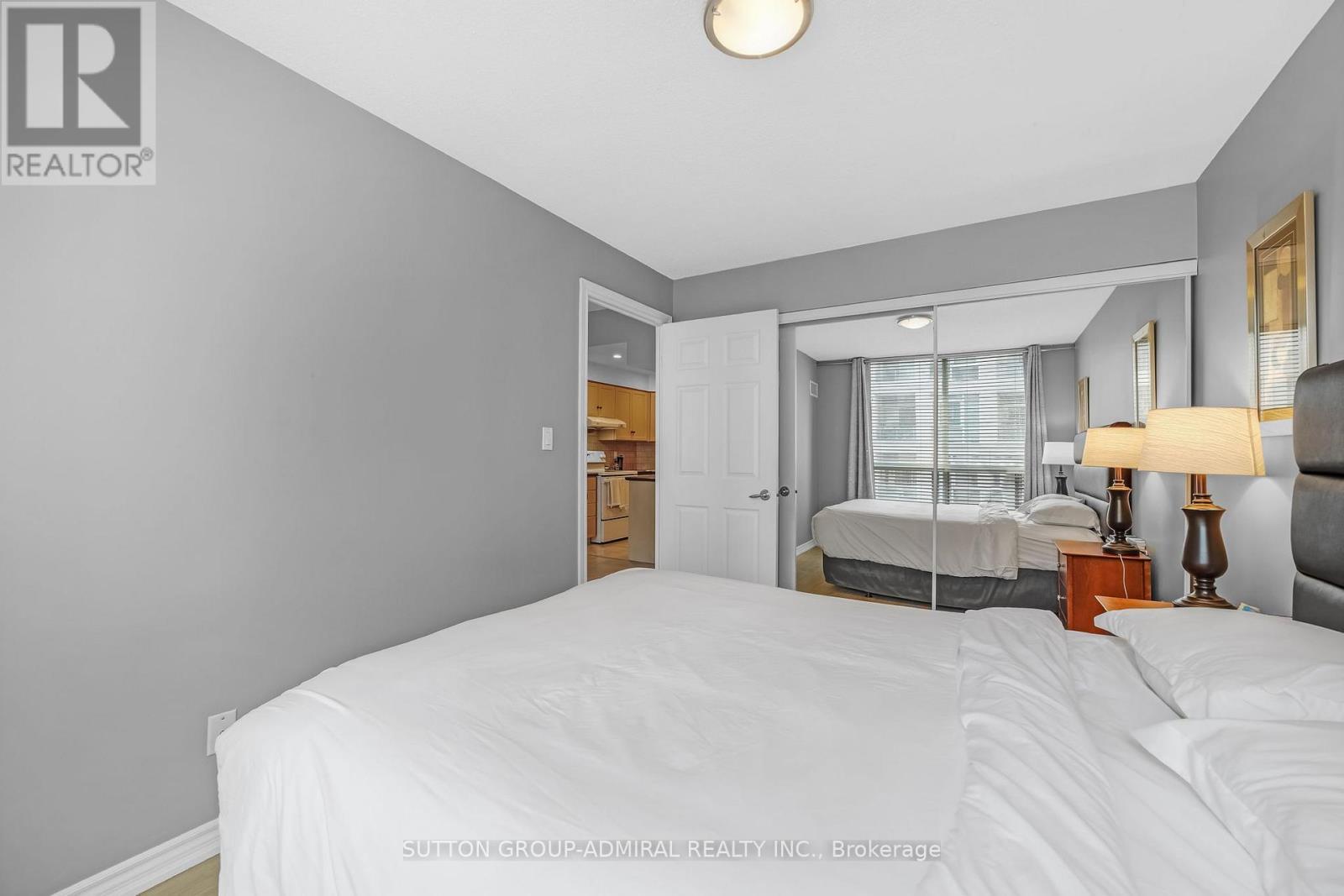 812 - 168 Simcoe Street, Toronto, ON - Indoor Photo Showing Bedroom