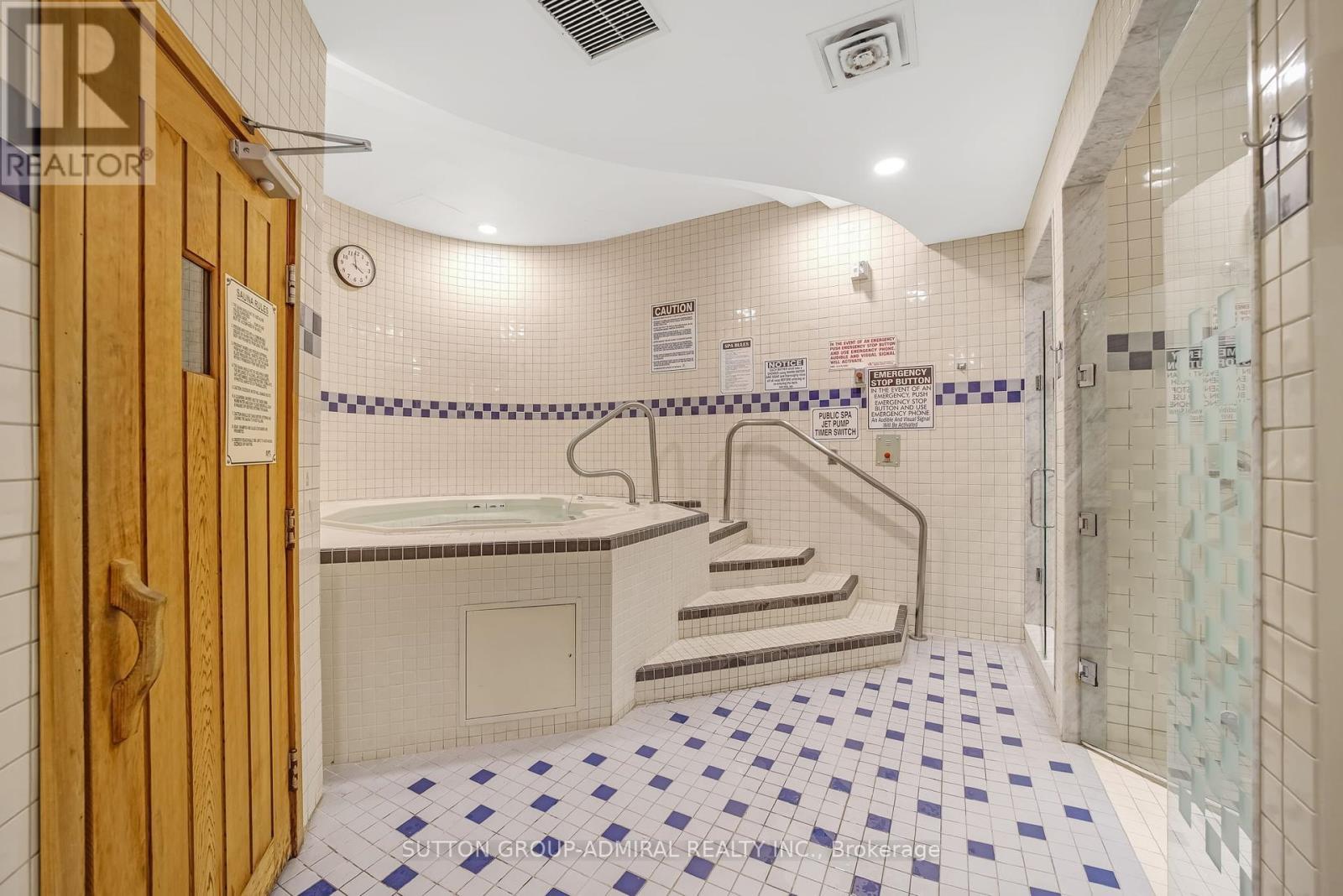 812 - 168 Simcoe Street, Toronto, ON - Indoor