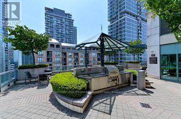 812 - 168 Simcoe Street, Toronto, ON - Outdoor