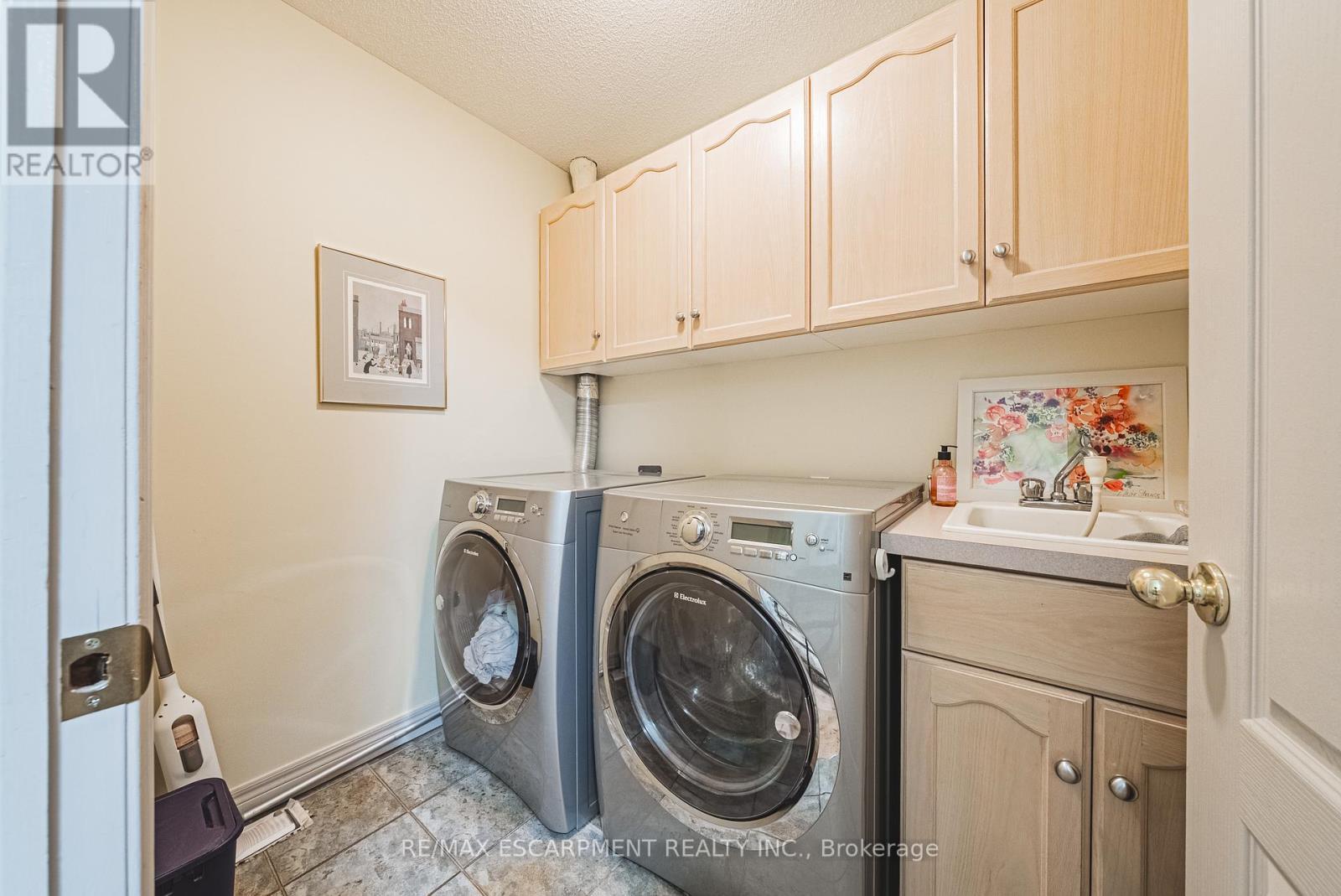 6 - 85 Edgewater Drive, Hamilton, ON - Indoor Photo Showing Laundry Room