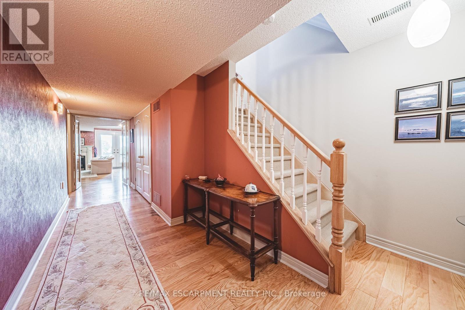 6 - 85 Edgewater Drive, Hamilton, ON - Indoor Photo Showing Other Room