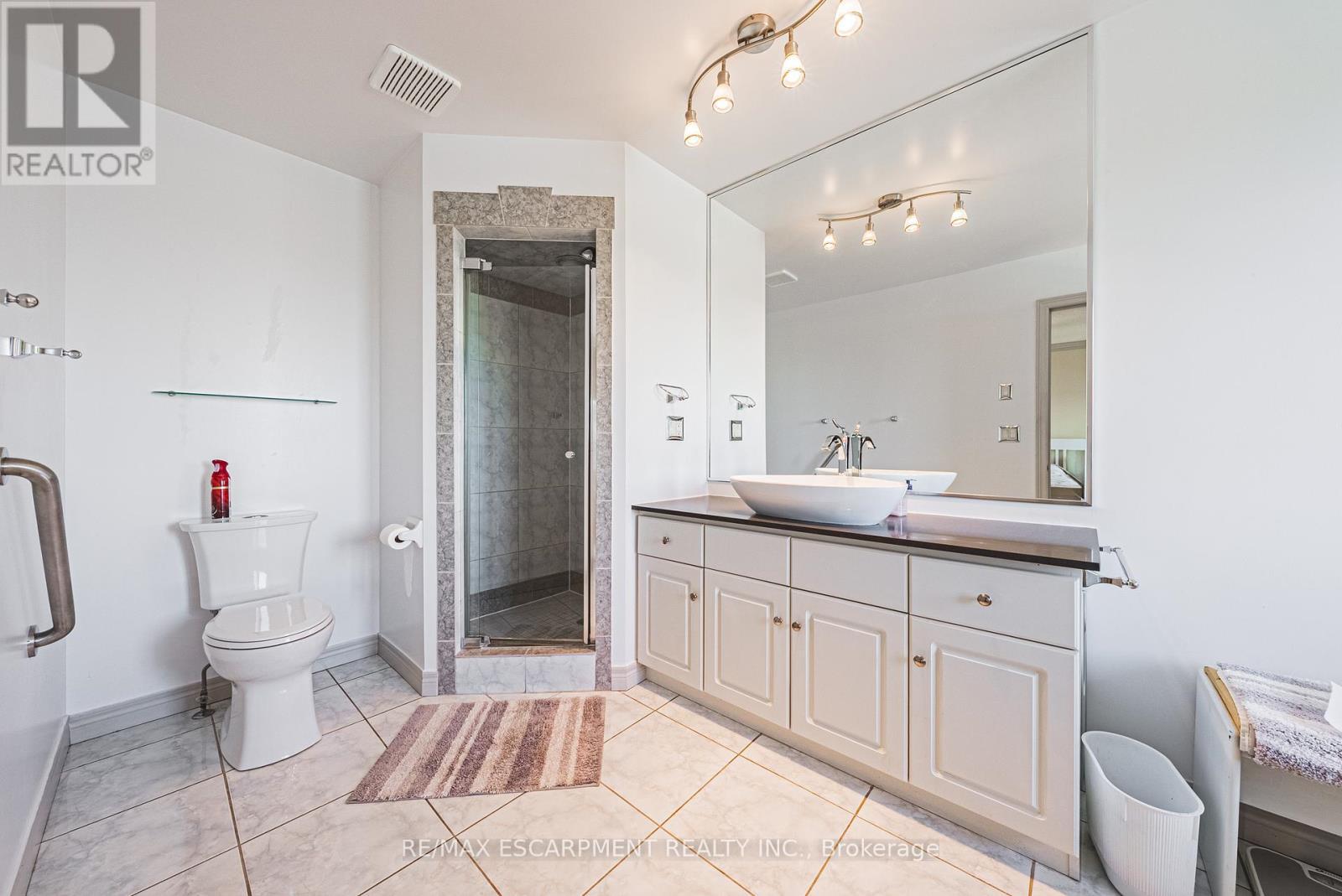 6 - 85 Edgewater Drive, Hamilton, ON - Indoor Photo Showing Bathroom