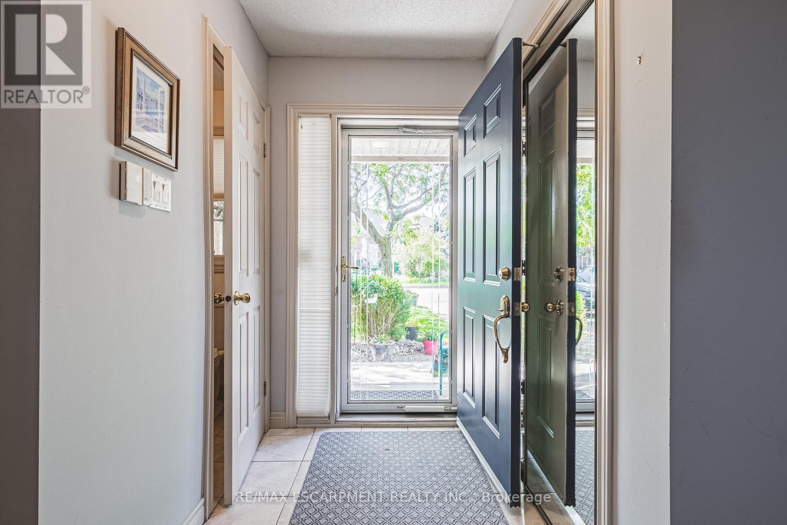 6 - 85 Edgewater Drive, Hamilton, ON - Indoor Photo Showing Other Room