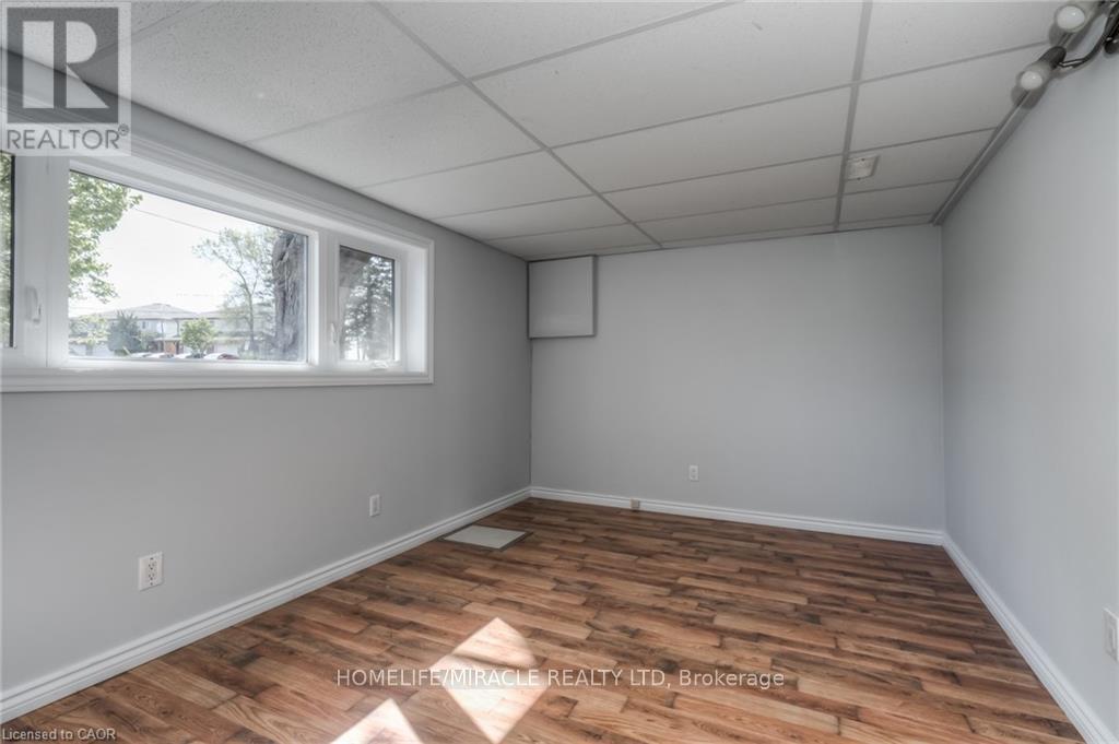 107 Pinnacle Drive, Kitchener, ON - Indoor Photo Showing Other Room