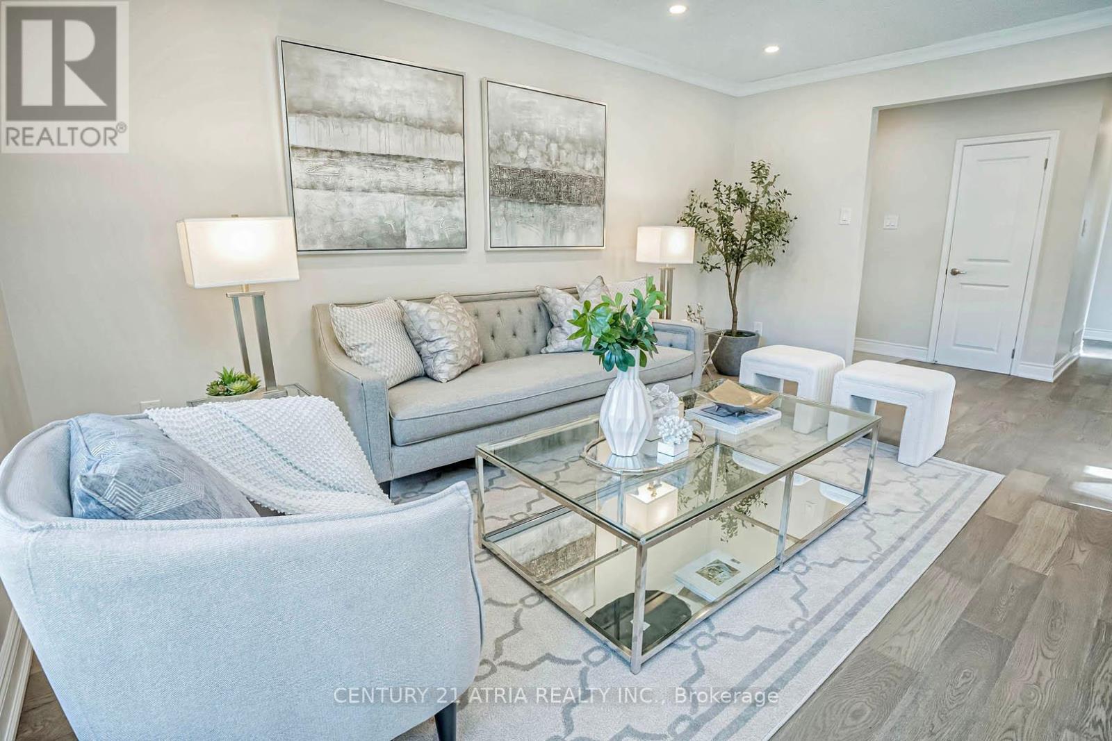 11 Valia Road, Toronto, ON - Indoor Photo Showing Living Room