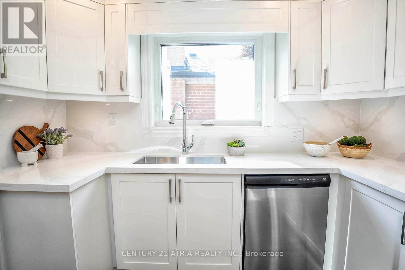 11 Valia Road, Toronto, ON - Indoor Photo Showing Kitchen With Upgraded Kitchen