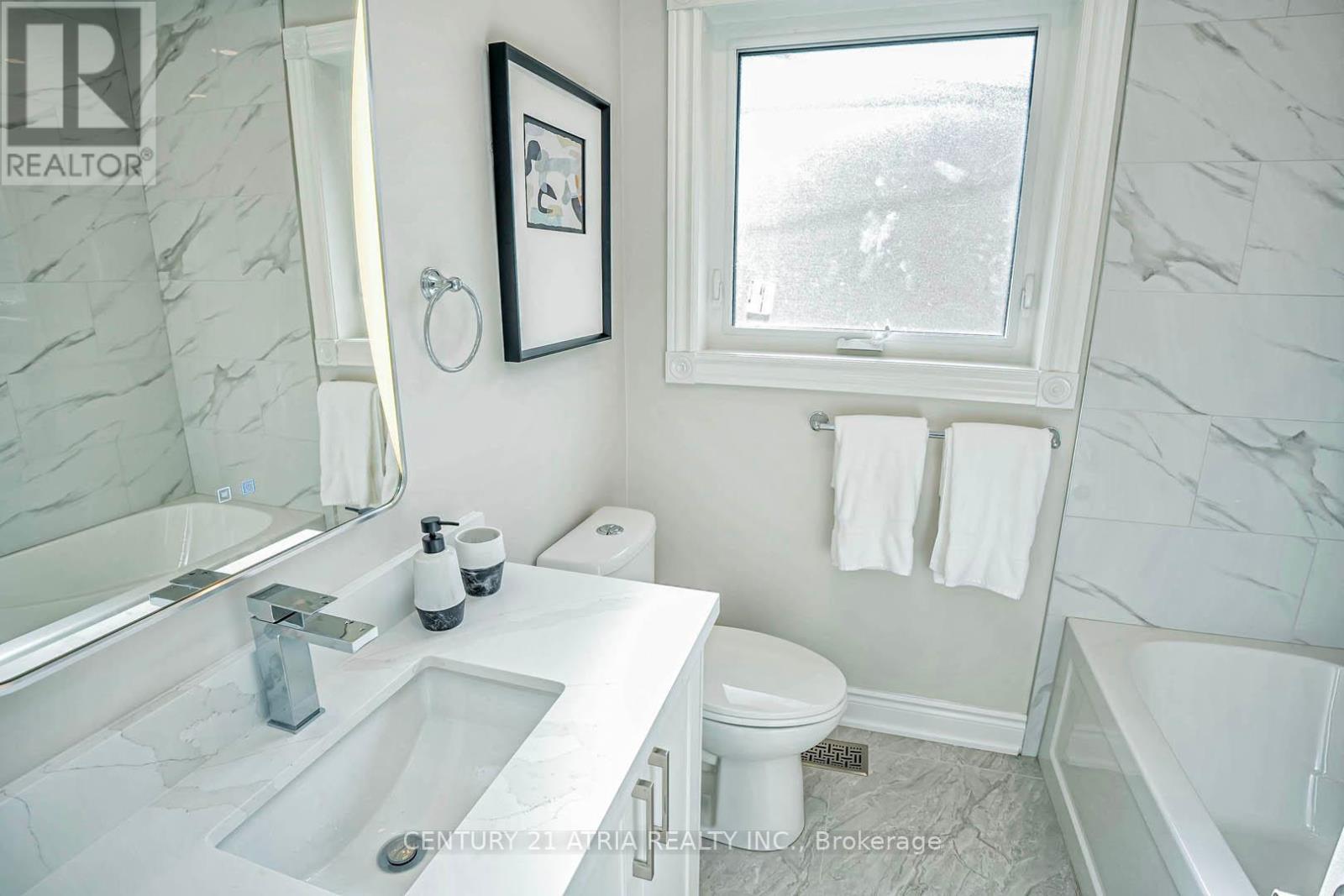 11 Valia Road, Toronto, ON - Indoor Photo Showing Bathroom