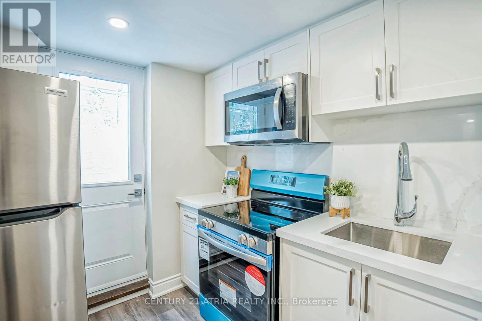 11 Valia Road, Toronto, ON - Indoor Photo Showing Kitchen