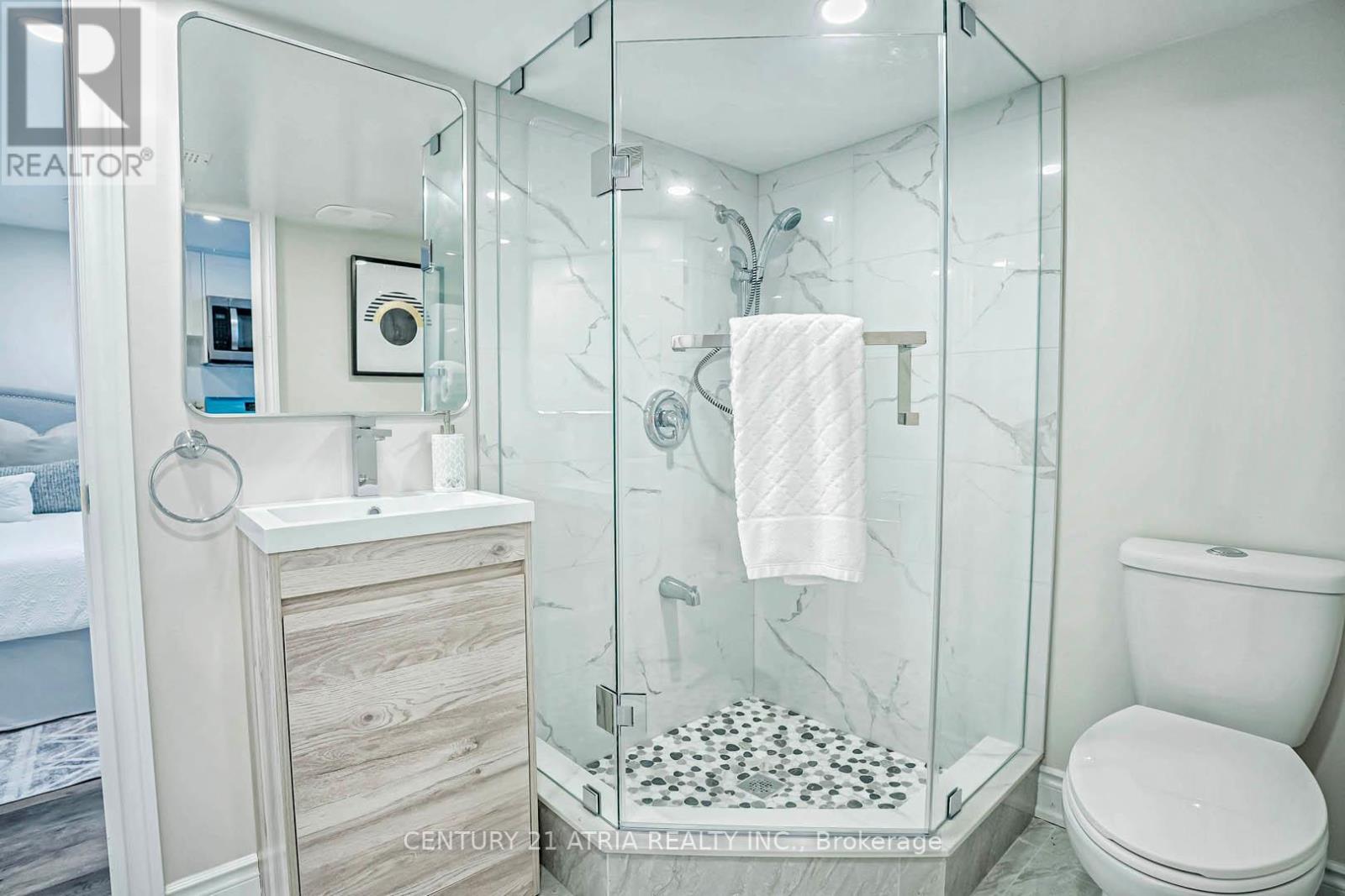 11 Valia Road, Toronto, ON - Indoor Photo Showing Bathroom