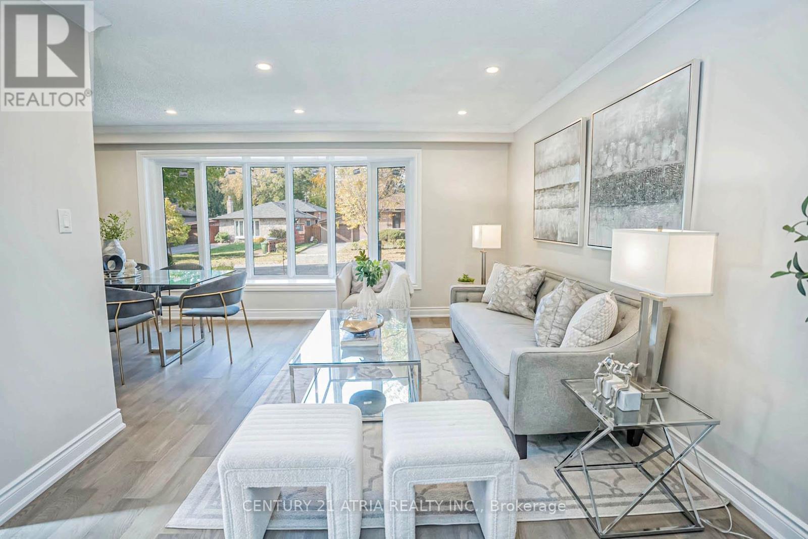 11 Valia Road, Toronto, ON - Indoor Photo Showing Living Room