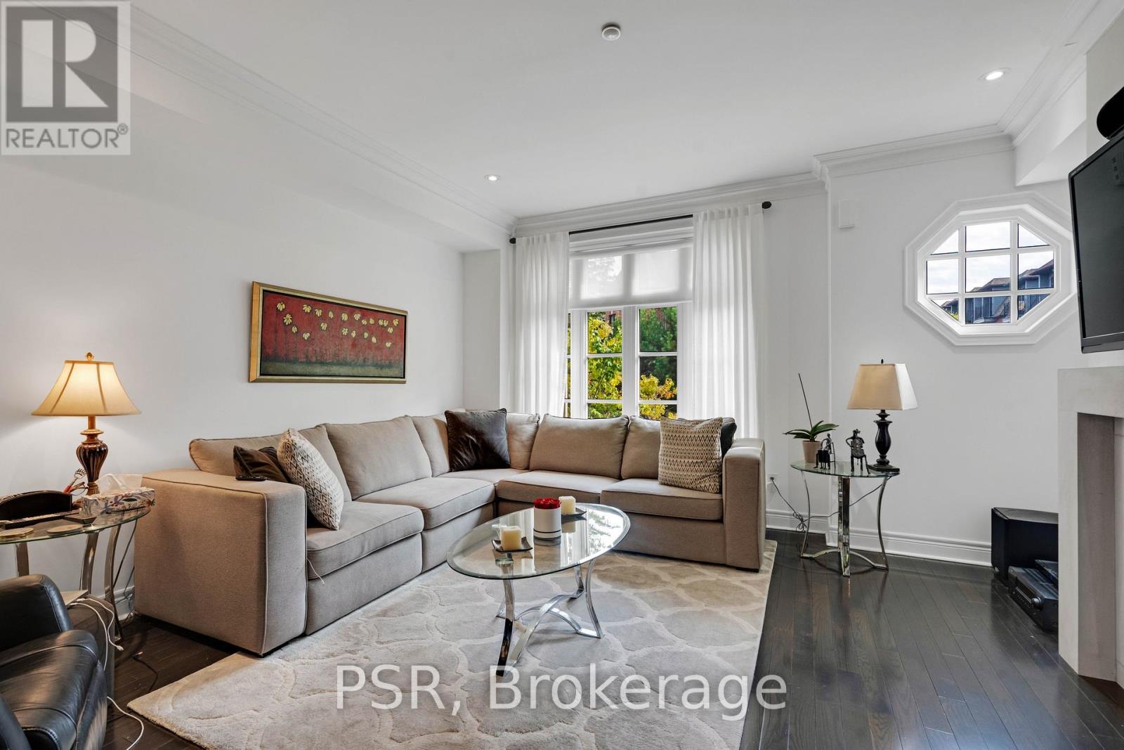 50 - 117 Powseland Crescent, Vaughan, ON - Indoor Photo Showing Living Room With Fireplace