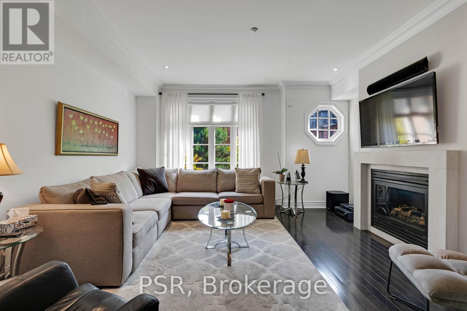 50 - 117 Powseland Crescent, Vaughan, ON - Indoor Photo Showing Living Room With Fireplace