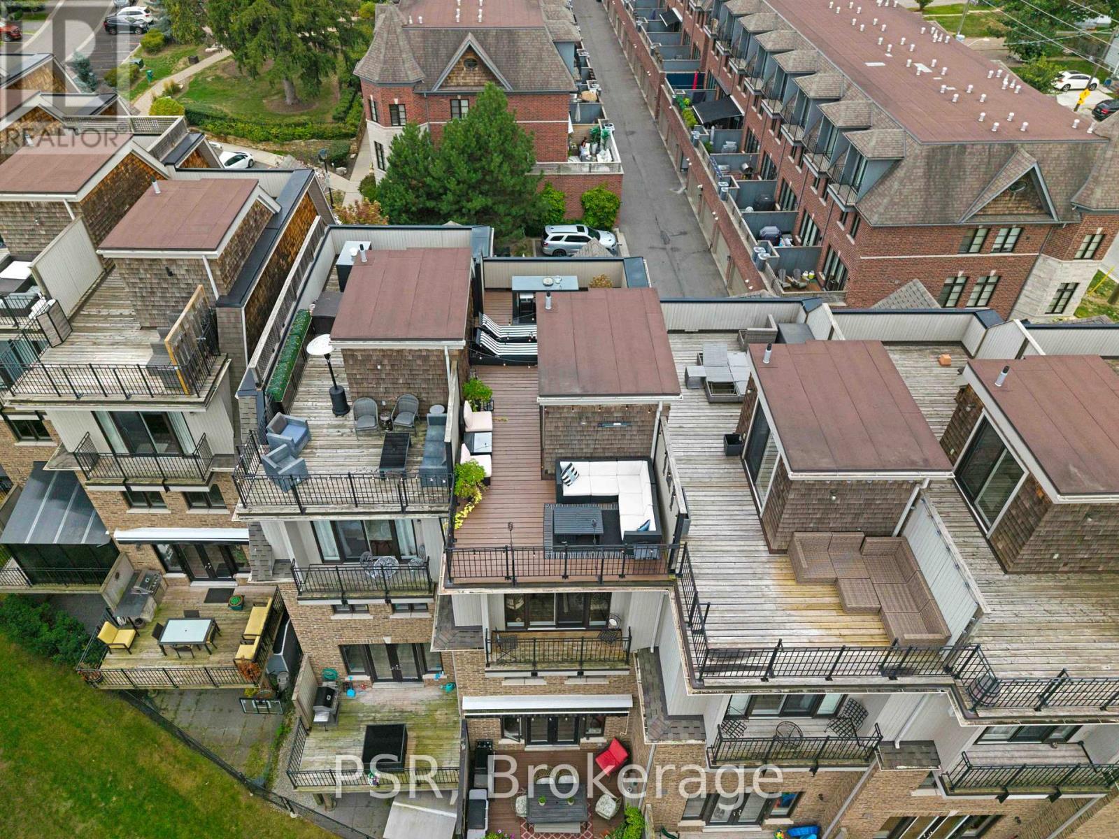 50 - 117 Powseland Crescent, Vaughan, ON - Outdoor