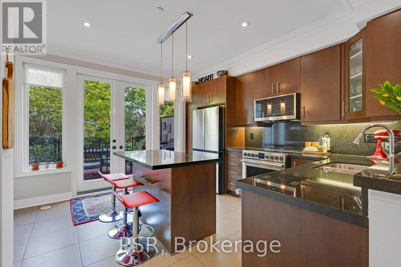 50 - 117 Powseland Crescent, Vaughan, ON - Indoor Photo Showing Kitchen With Stainless Steel Kitchen
