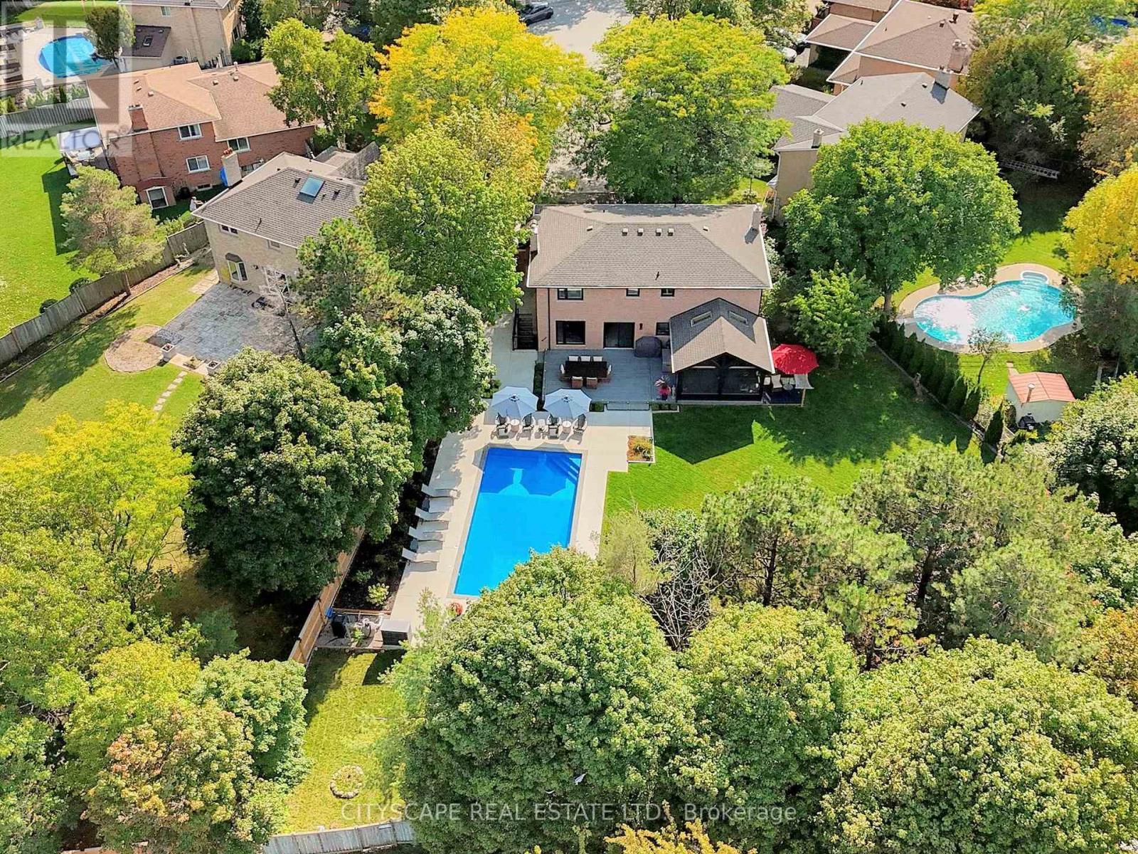2585 Kenna Court, Mississauga, ON - Outdoor With In Ground Pool